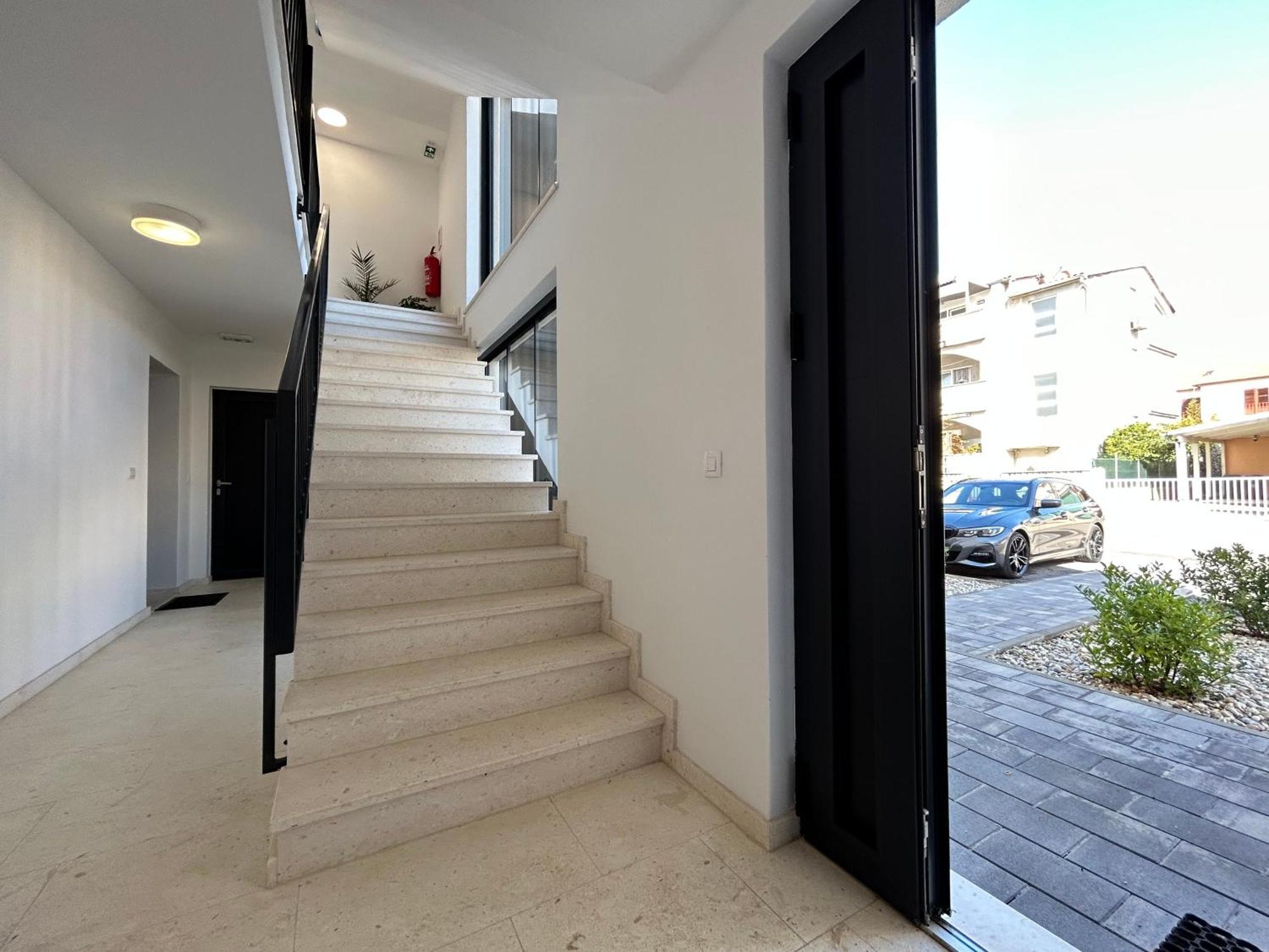 Oris, Private Parking, Garden Apartment