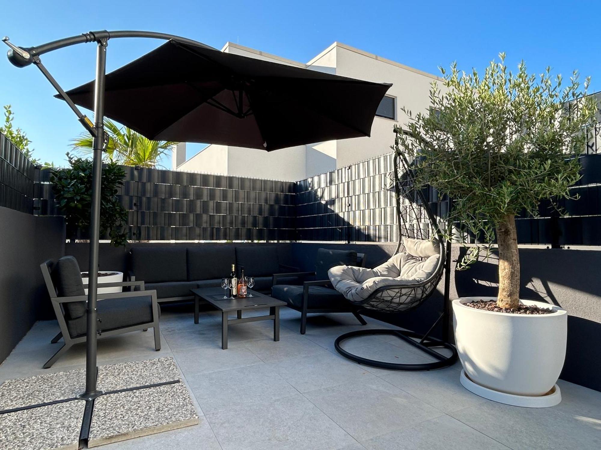 Oris, Private Parking, Garden Apartment *